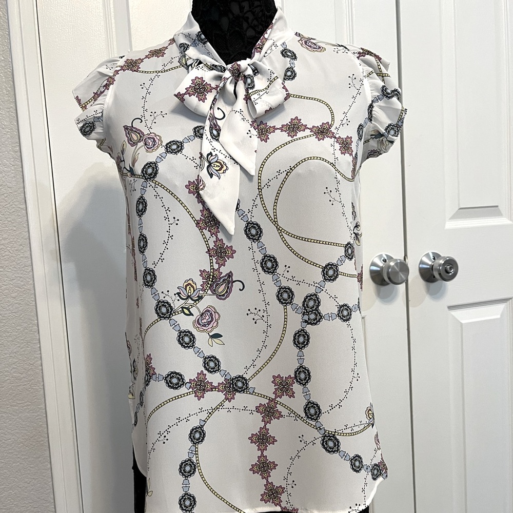 Loft, chain print, flutter sleeve top with a tie at the neck.  Size XS